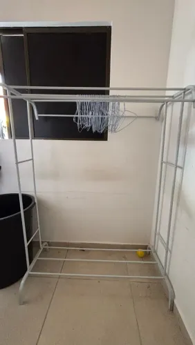 Guarda roupa/cabideiro