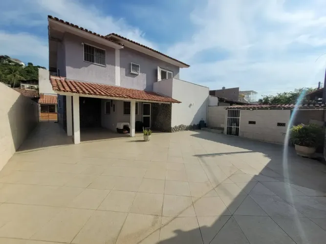 Imóvel para aluguel e venda com 218 metros quadrados com 6 quartos em Piratininga - Niteró
