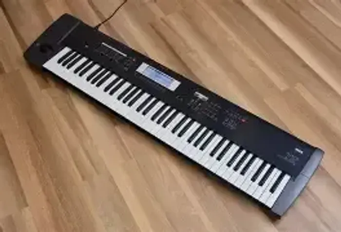 Korg TR76 synth workstation nas Sommexe celzap * 1 ano de garantia