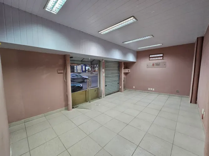 Ponto comercial/Loja/Box para aluguel tem 38 metros quadrados