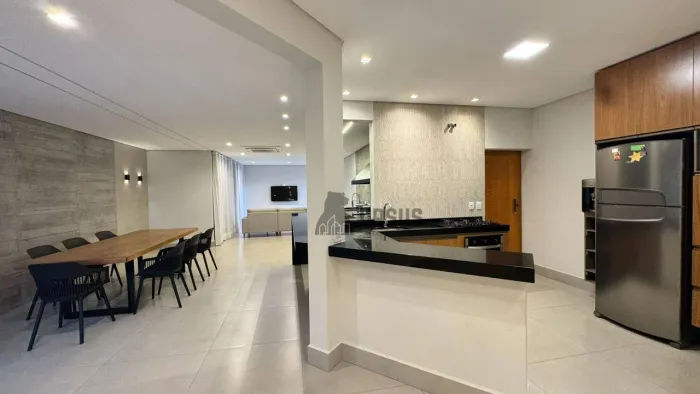 Casa Alto Padrão no Green Park Taubaté | 300m² + 3 Suítes + Condomínio Resort