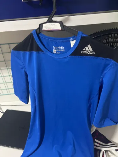 Camisa adidas de compressão azul 