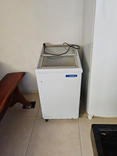 Freezer Horizontal Metalfrio Expositor pequeno Tampa de Vidro - Funcionando Perfeitamente