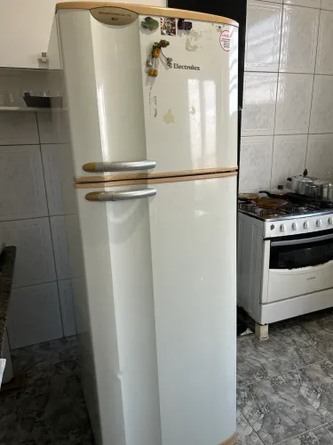 Vende-se geladeira