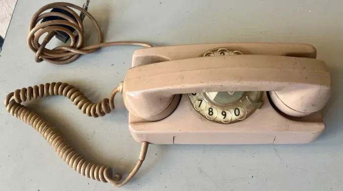 Telefone antigo cor Creme em bom estado de conservação!