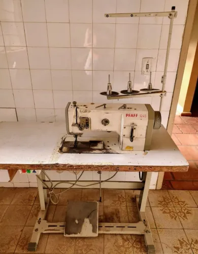 MÁQUINA DE COSTURA INDUSTRIAL RETA PFAFF 1245