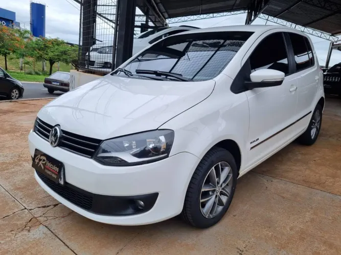 Volkswagen Fox Highline 1.6 Flex 16V 5P 2014