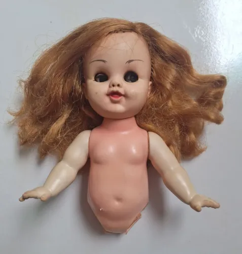 Cabeça e membro superior da boneca Lindinha da Estrela, creio que seja roupa original 1960