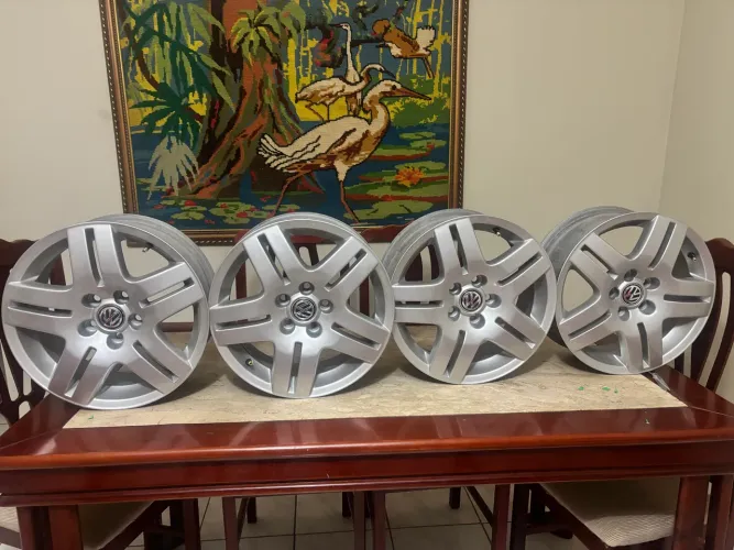 Roda ARO 15 Volkswagen original?- long beach!