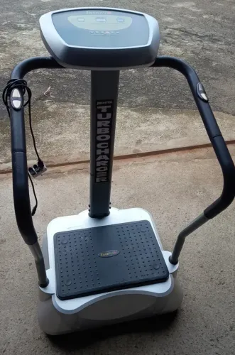 Pataforma vibratória academia