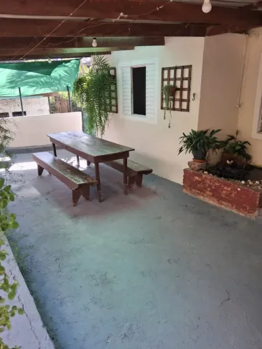 Casa com 3 quartos e amplo quintal em São Roque!