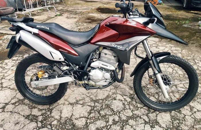 Vendo XRE 300 2011! Ótimo estado ! sem nada p fazer ! Cabeçote vela fina!