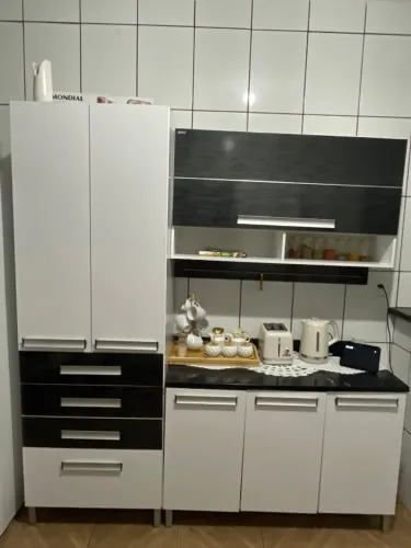 Armário de cozinha com balcão