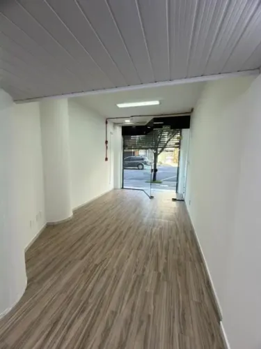 BENTOALVES aluga loja térrea, 35m2, no Centro, à poucos passos da Av. Júlio - Caxias do Su