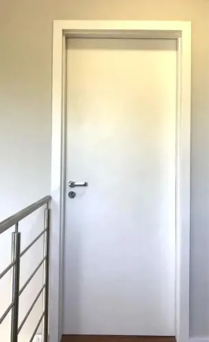 Porta completa em PVC branca
