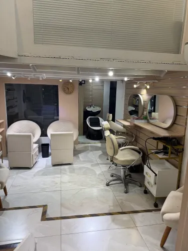 Cabeleireiro e manicure