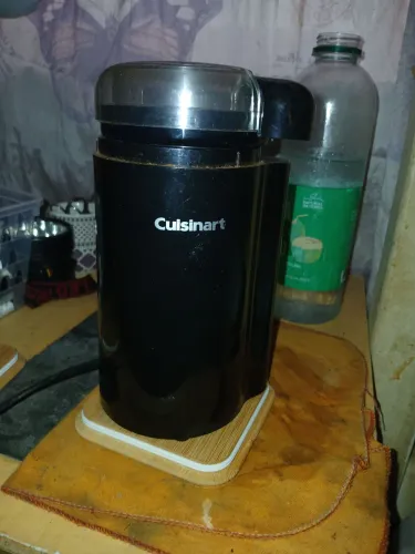 Maquina de moer café cuisinart preta