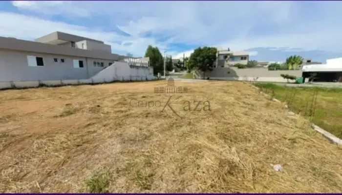 Lindo Terreno com 742m² - ideal para construir uma casa bem ampla, com área gourmet, pisci