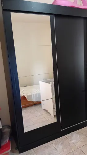 Guarda Roupa solteiro preto com espelho