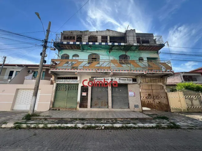 Lote com construção antiga no JK II