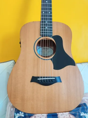 Violão Baby Taylor com captação Fishman Presys ll