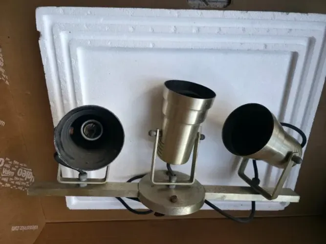Luminária com sport direcionável