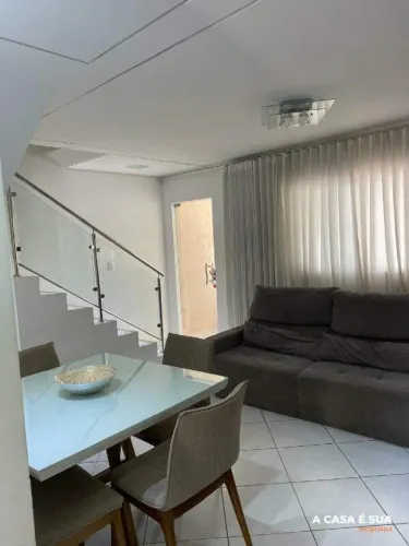 Casa geminada com três quartos e duas vagas à venda, no Sapucaias III em Contagem