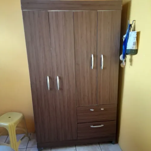 Vendo guarda-roupa de solteiro