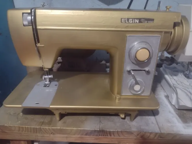 Máquina de costura Elgin Zig zag