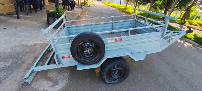Carretinha semi nova