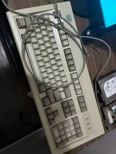 Teclado IBM Modelo M buckling spring