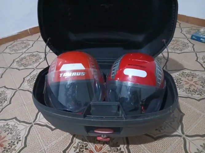 Baú para moto, marca Simply. Ótima qualidade, excelente tamanho. em Anápolis