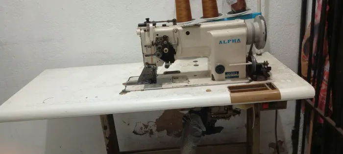 Máquina de costura alfha