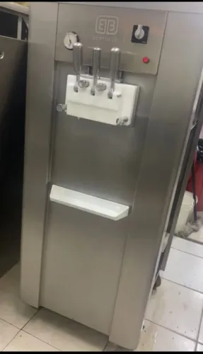 Máquina de sorvete soft Bertollo