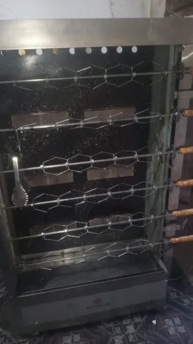 Vendo frangueira assa 30 frangos vai junto tesoura pegador de frango e uma placa