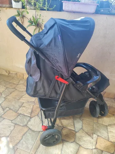Carrinho de bebê semi novo
