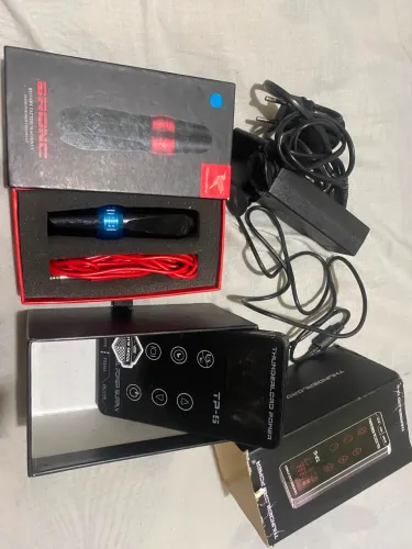 Vendo Maquininha de Tatuagem semi-nova ..
