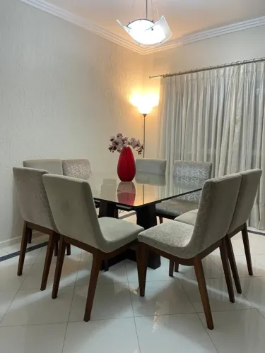 Conjunto de 8 cadeiras madeira maciça estofado suede bege!