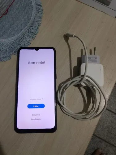 Vendo celular Samsung por 300 semi novo