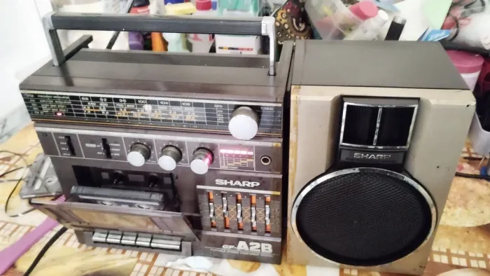 Rádio gravador Sharp a2b dec 80. Funcionando
