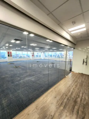 Alugo salas comerciais em Alphaville - West corp