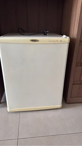 ?Frigobar Consul Compacto 80L original funcionando perfeitamente?