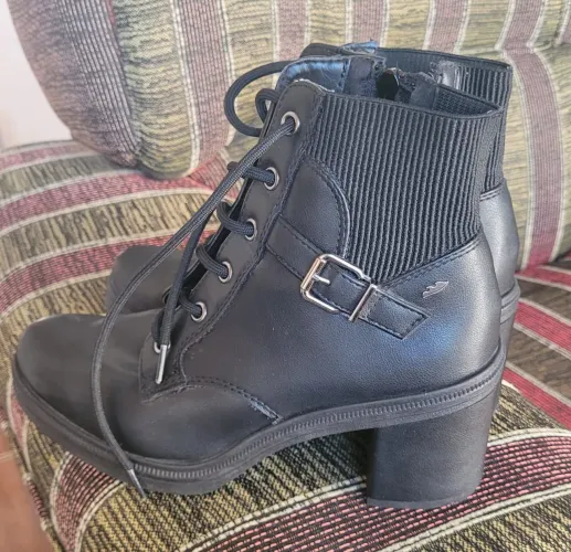 Bota feminina de salto - elegante e confortável!