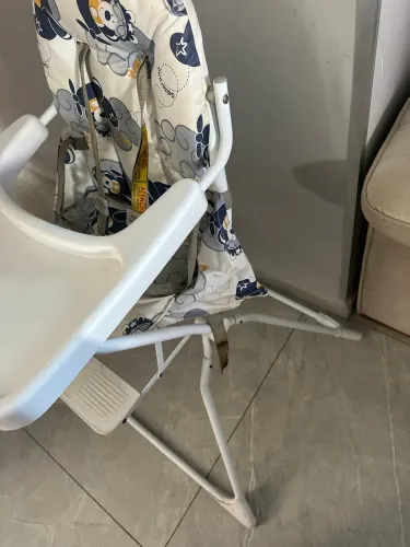 Cadeira de alimentação infantil