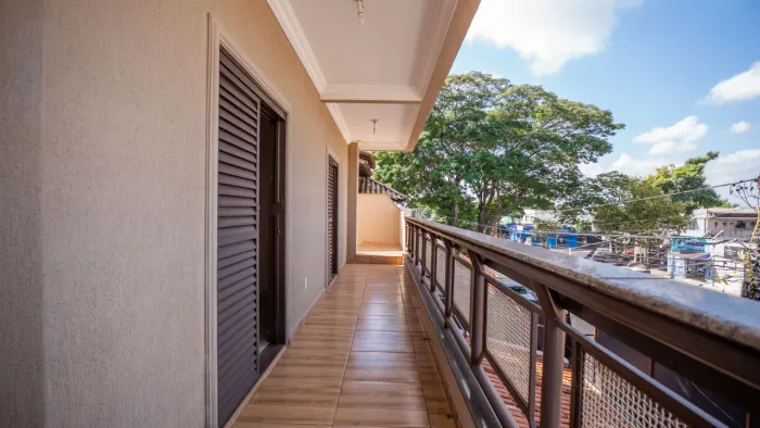 Sobrado com 2 Imóveis no Setor Urias Magalhães | 360m² | Espaço e Versatilidade para sua F