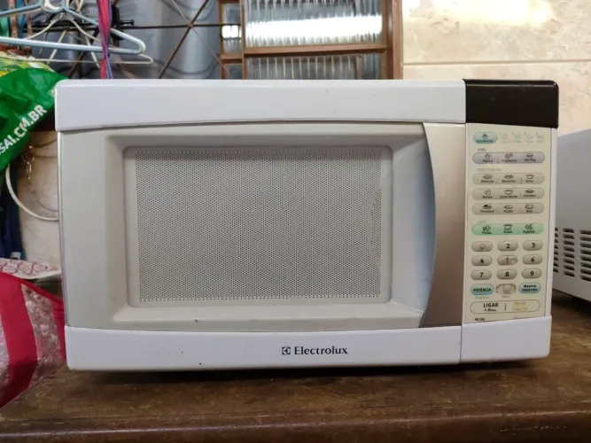 Microondas Eletrolux 28L espelhado ME28S perfeito estado
