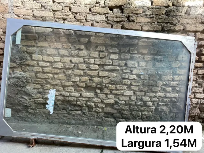 Vendo Porta de vidro e grade