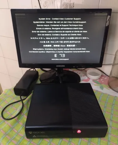 Xbox 360 super slim detalhe