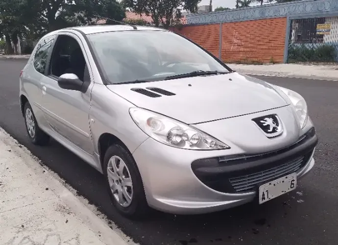 Peugeot 207 XR 1.4 Flex 8V 3P 2011