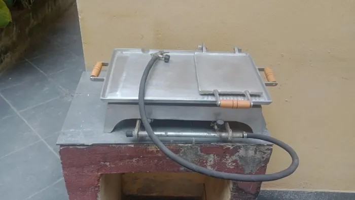 Fogão 2 bocas com chapa galvanizado.